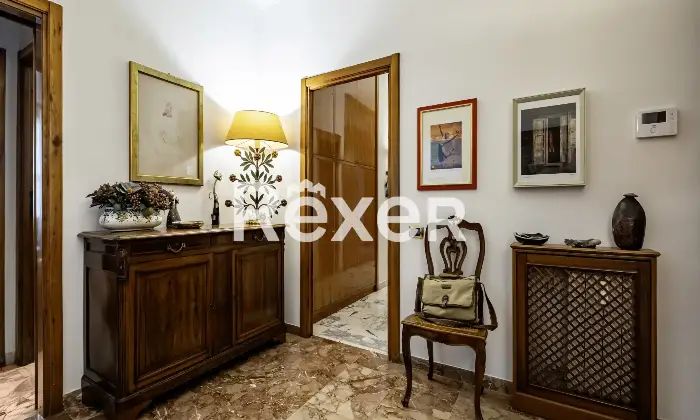 Rexer-Roma-Appartamento-in-Via-Deruta-con-box-auto-Altro