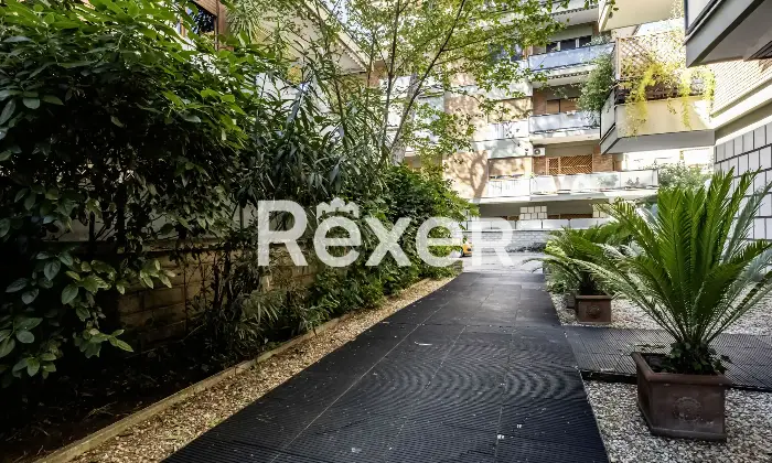 Rexer-Roma-Appartamento-in-Via-Deruta-con-box-auto-Altro