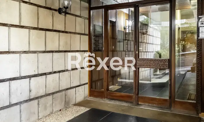 Rexer-Roma-Appartamento-in-Via-Deruta-con-box-auto-Altro