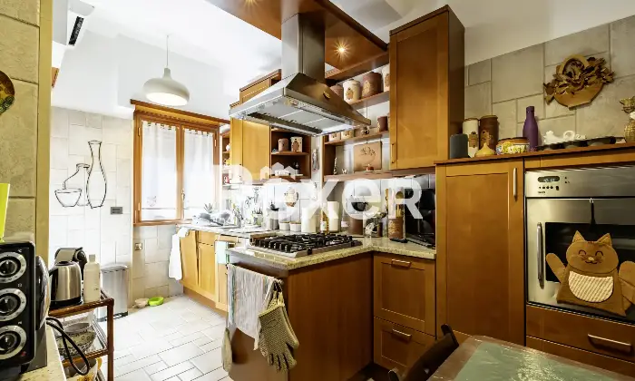 Rexer-Roma-Appartamento-in-Via-Deruta-con-box-auto-Altro