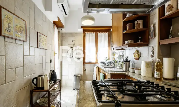 Rexer-Roma-Appartamento-in-Via-Deruta-con-box-auto-Altro
