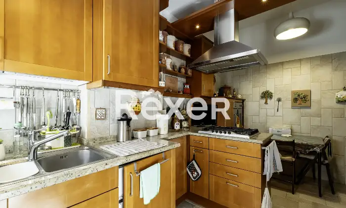Rexer-Roma-Appartamento-in-Via-Deruta-con-box-auto-Altro