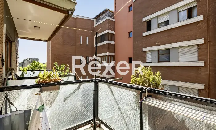 Rexer-Roma-Appartamento-in-Via-Deruta-con-box-auto-Altro