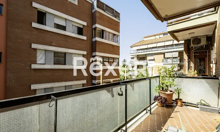 Rexer-Roma-Appartamento-in-Via-Deruta-con-box-auto-Altro
