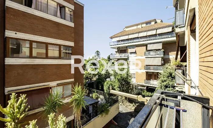 Rexer-Roma-Appartamento-in-Via-Deruta-con-box-auto-Altro