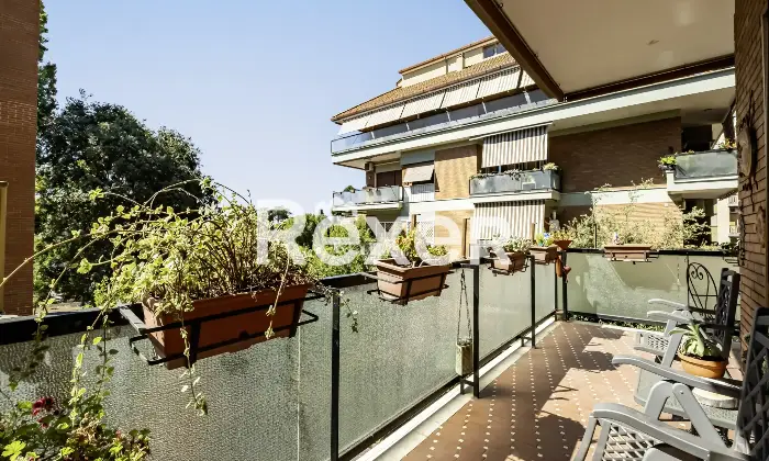 Rexer-Roma-Appartamento-in-Via-Deruta-con-box-auto-Altro