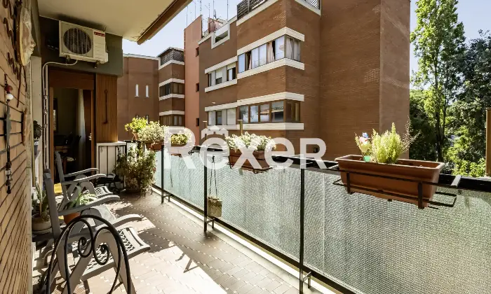 Rexer-Roma-Appartamento-in-Via-Deruta-con-box-auto-Altro