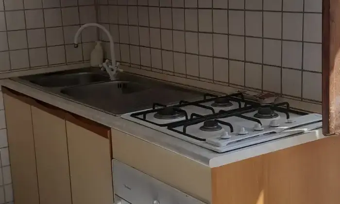 Rexer-Castel-del-Piano-Vendesi-casa-indipendente-Cucina