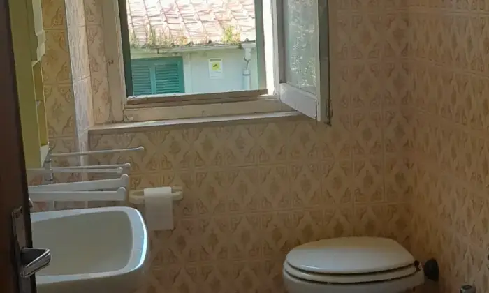 Rexer-Castel-del-Piano-Vendesi-casa-indipendente-Bagno