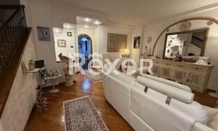 Rexer-Prato-Villa-luminosa-con-giardino-e-terrazzi-in-muratura-Prato-zona-residenziale-Altro
