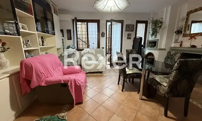 Rexer-Prato-Villa-luminosa-con-giardino-e-terrazzi-in-muratura-Prato-zona-residenziale-Altro