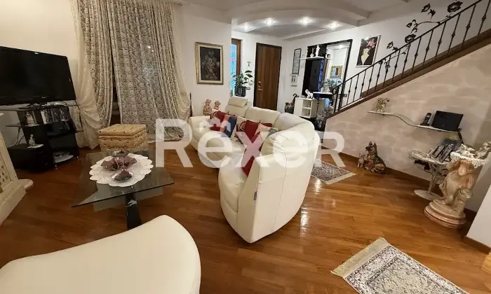 Rexer-Prato-Villa-luminosa-con-giardino-e-terrazzi-in-muratura-Prato-zona-residenziale-Altro