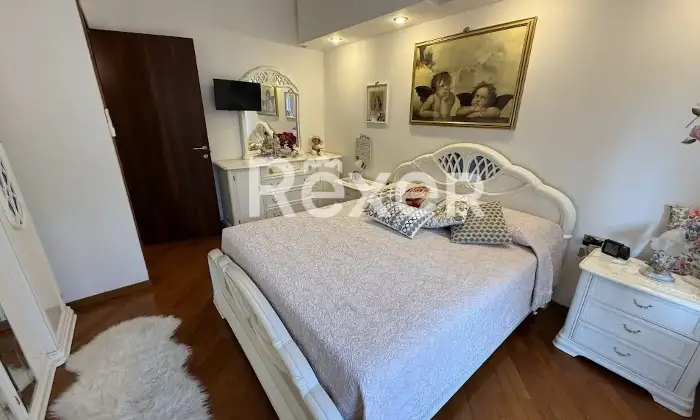 Rexer-Prato-Villa-luminosa-con-giardino-e-terrazzi-in-muratura-Prato-zona-residenziale-Altro