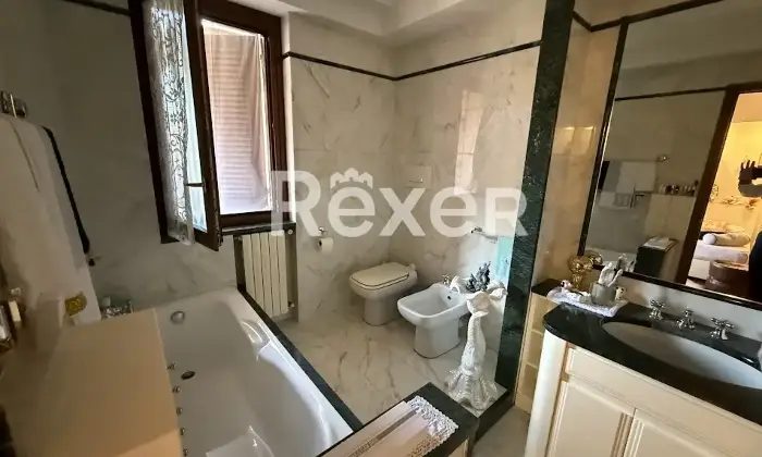 Rexer-Prato-Villa-luminosa-con-giardino-e-terrazzi-in-muratura-Prato-zona-residenziale-Altro