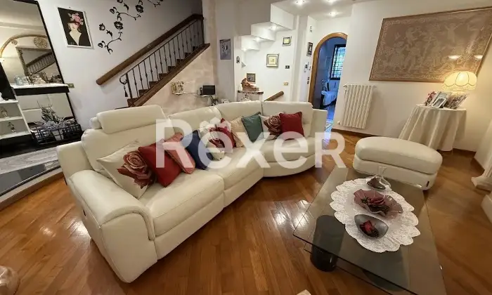 Rexer-Prato-Villa-luminosa-con-giardino-e-terrazzi-in-muratura-Prato-zona-residenziale-Altro