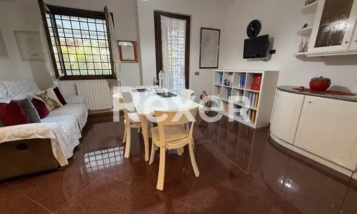 Rexer-Prato-Villa-luminosa-con-giardino-e-terrazzi-in-muratura-Prato-zona-residenziale-Altro