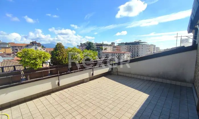 Rexer-Bergamo-Attico-con-vista-su-Citt-Alta-e-Box-doppio-Altro