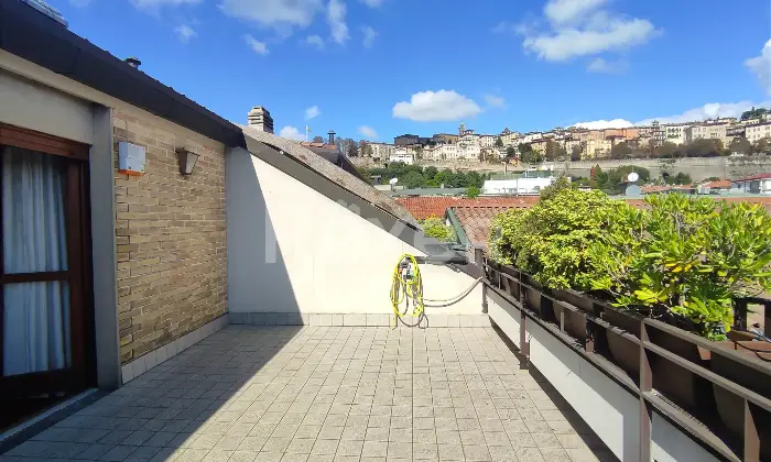 Rexer-Bergamo-Attico-con-vista-su-Citt-Alta-e-Box-doppio-Altro