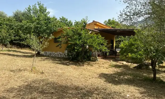 Rexer-Maenza-due-unit-immobiliari-con-Uliveto-Terrazzo