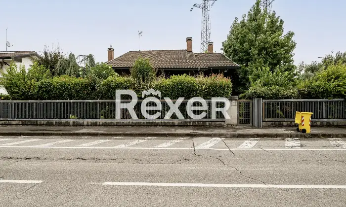 Rexer-Cadoneghe-Villa-singola-su-lotto-di-Mq-in-ottimo-stato-conservativo-con-parco-piantumato-bellissima-taverna-terrazze-e-garage-doppio-Altro