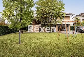 Rexer-Cadoneghe-Villa-singola-su-lotto-di-Mq-in-ottimo-stato-conservativo-con-parco-piantumato-bellissima-taverna-terrazze-e-garage-doppio-Altro