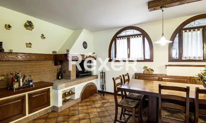 Rexer-Cadoneghe-Villa-singola-su-lotto-di-Mq-in-ottimo-stato-conservativo-con-parco-piantumato-bellissima-taverna-terrazze-e-garage-doppio-Altro