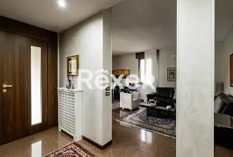 Rexer-Cadoneghe-Villa-singola-su-lotto-di-Mq-in-ottimo-stato-conservativo-con-parco-piantumato-bellissima-taverna-terrazze-e-garage-doppio-Altro