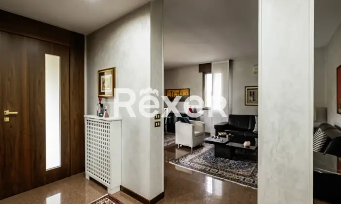 Rexer-Cadoneghe-Villa-singola-su-lotto-di-Mq-in-ottimo-stato-conservativo-con-parco-piantumato-bellissima-taverna-terrazze-e-garage-doppio-Altro
