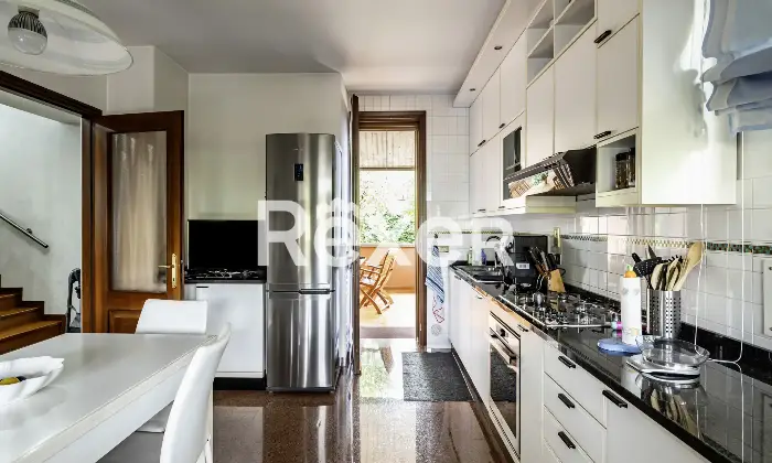 Rexer-Cadoneghe-Villa-singola-su-lotto-di-Mq-in-ottimo-stato-conservativo-con-parco-piantumato-bellissima-taverna-terrazze-e-garage-doppio-Altro