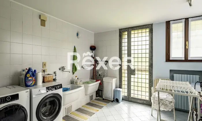 Rexer-Cadoneghe-Villa-singola-su-lotto-di-Mq-in-ottimo-stato-conservativo-con-parco-piantumato-bellissima-taverna-terrazze-e-garage-doppio-Altro