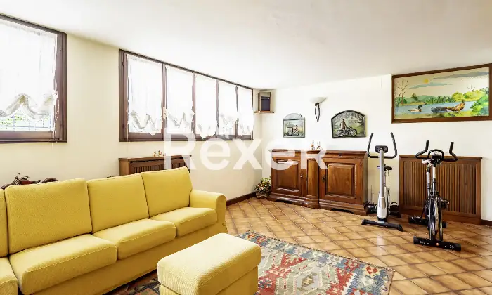 Rexer-Cadoneghe-Villa-singola-su-lotto-di-Mq-in-ottimo-stato-conservativo-con-parco-piantumato-bellissima-taverna-terrazze-e-garage-doppio-Altro