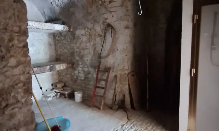 Rexer-Alberona-Casa-indipendente-nel-cuore-del-centro-storico-Cantina