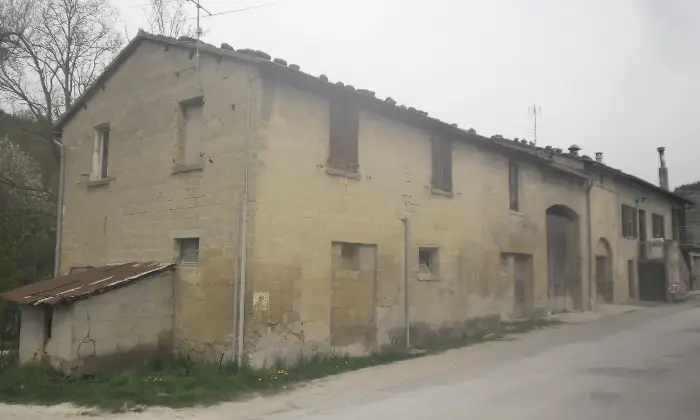 Rexer-SantAngelo-in-Vado-Vendesi-casale-da-Ristrutturare-Giardino