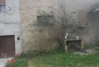 Rexer-SantAngelo-in-Vado-Vendesi-casale-da-Ristrutturare-Giardino