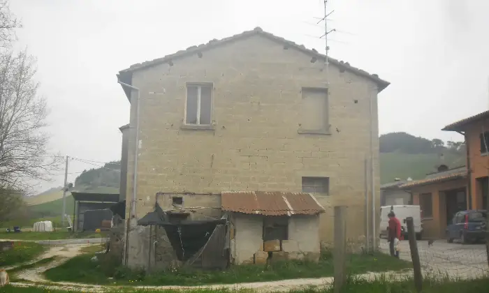 Rexer-SantAngelo-in-Vado-Vendesi-casale-da-Ristrutturare-Giardino