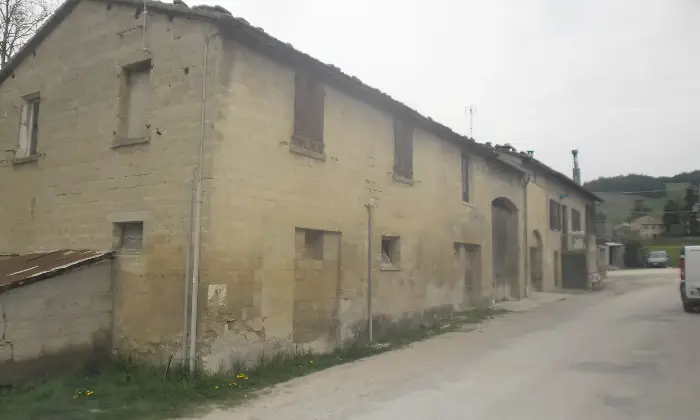 Rexer-SantAngelo-in-Vado-Vendesi-casale-da-Ristrutturare-Giardino