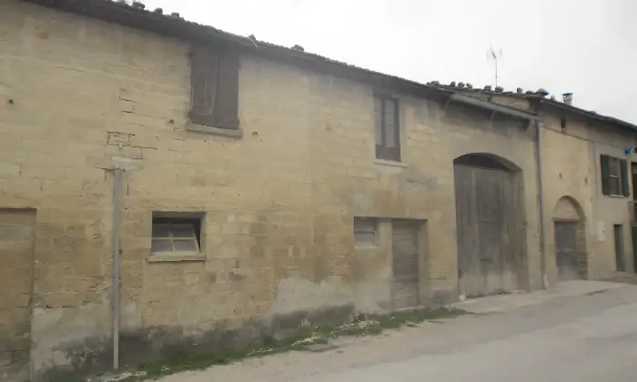Rexer-SantAngelo-in-Vado-Vendesi-casale-da-Ristrutturare-Garage