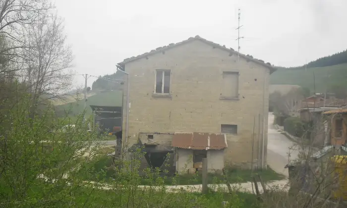 Rexer-SantAngelo-in-Vado-Vendesi-casale-da-Ristrutturare-Giardino