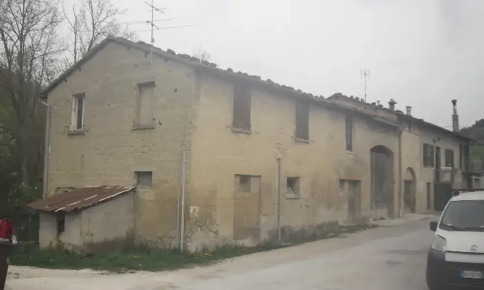 Rexer-SantAngelo-in-Vado-Vendesi-casale-da-Ristrutturare-Giardino