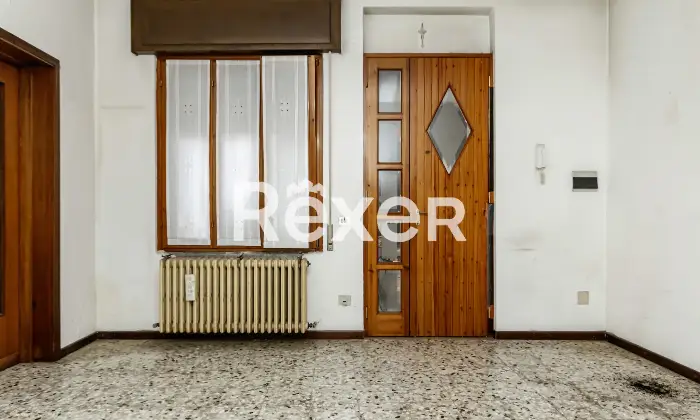 Rexer-Giussano-Quadrilocale-semindipendente-con-box-Altro