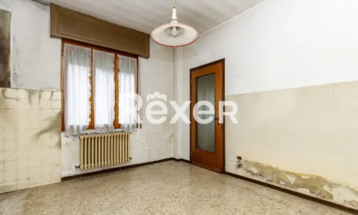 Rexer-Giussano-Quadrilocale-semindipendente-con-box-Altro