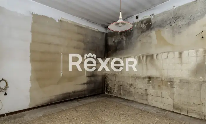 Rexer-Giussano-Quadrilocale-semindipendente-con-box-Altro