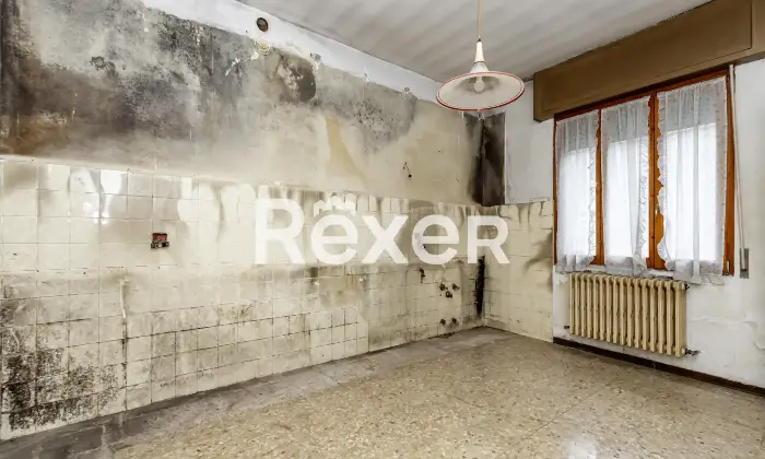 Rexer-Giussano-Quadrilocale-semindipendente-con-box-Altro