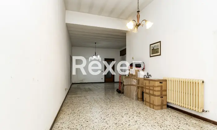 Rexer-Giussano-Quadrilocale-semindipendente-con-box-Altro
