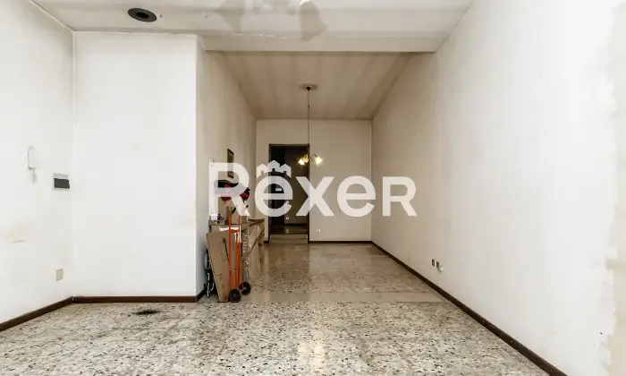 Rexer-Giussano-Quadrilocale-semindipendente-con-box-Altro