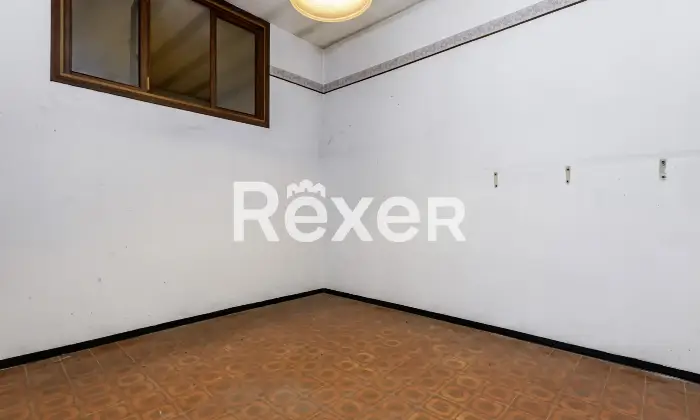 Rexer-Giussano-Quadrilocale-semindipendente-con-box-Altro