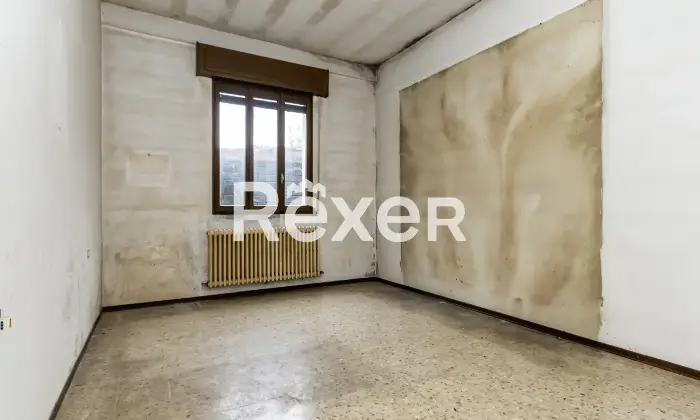 Rexer-Giussano-Quadrilocale-semindipendente-con-box-Altro