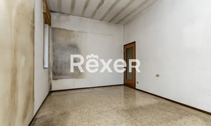 Rexer-Giussano-Quadrilocale-semindipendente-con-box-Altro