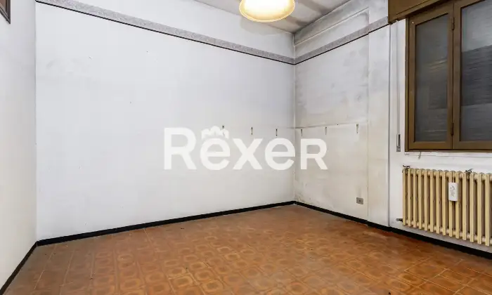 Rexer-Giussano-Quadrilocale-semindipendente-con-box-Altro