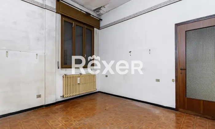 Rexer-Giussano-Quadrilocale-semindipendente-con-box-Altro